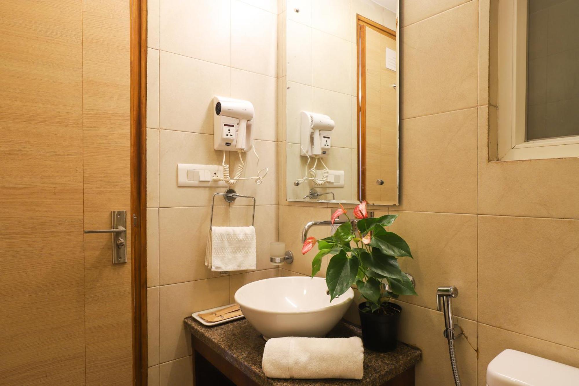 Veera Strand Park Serviced Apartments Near Calangute Exteriör bild